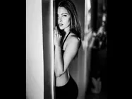 पानी के अंदर बिकिनी में इस स्टार की ऐसी तस्वीरें,लाखों लोग तेजी से देख रहे हैं 