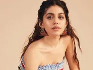 हिट कन्नड़ थ्रिलर फिल्म 'यू टर्न' के हिंदी रीमेक में दिखेंगी अलाया एफ, देंखे फर्स्ट लुक TEASER