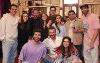 Murder Mubarak: करिश्मा कपूर की फिल्म की शूटिंग हुई खत्म, सामने आई तस्वीरों में दिखी स्टार कास्ट की बॉन्डिंग