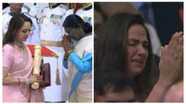 ‘ही-मैन’ धर्मेंद्र को मिला पद्म विभूषण, रिसीव करते हुए भावुक हुईं हेमा मालिनी, बेटी अहाना के छलके आंसू