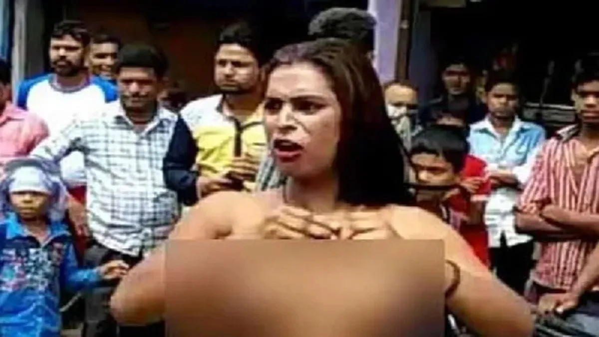 Delhi Metro Beggar Incident Sparks Outrage Online