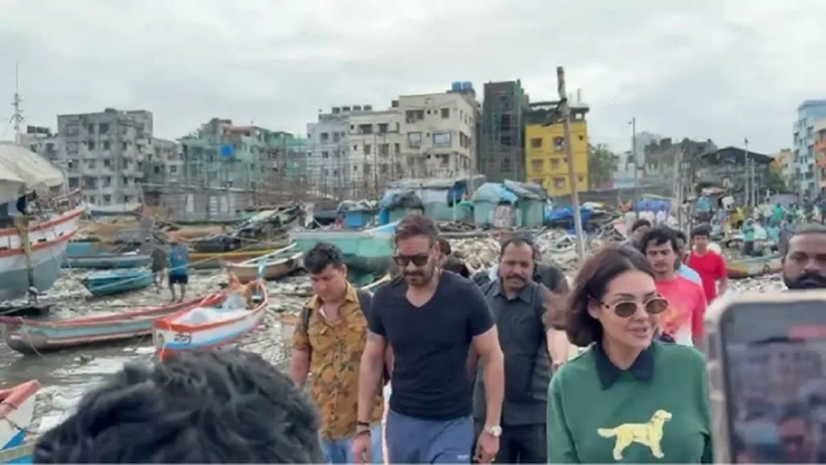 entertainment ajay devgn and esha gupta spotted at versova jetty as they headed to madh island for dhamaal 4