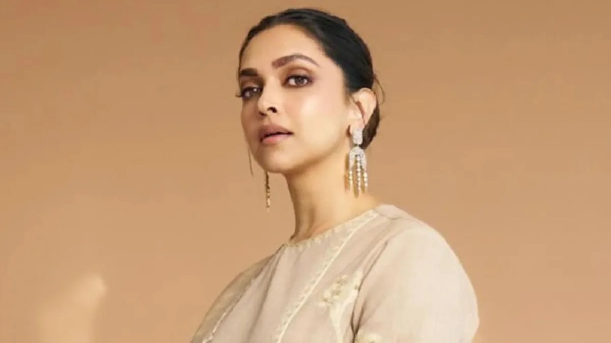 දීපිකා පදුකෝන් 14 වැනි වරටත් බොලිවුඩයේ අංක එකේ නිළිය!