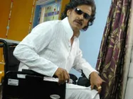 ಗಾಡ್ ಫಾದರ್ ಗಾಲಿಕುರ್ಚಿ ಅಂಗವಿಕಲನಿಗೆ ದಾನ