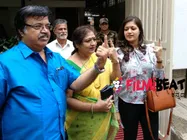 ಜಯನಗರದಲ್ಲಿ ವೋಟ್ ಮಾಡಿದ ತಾರಾ, ಮೇಘನಾ ರಾಜ್ ಕುಟುಂಬ 