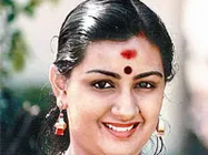 മേനക വീണ്ടും വെള്ളിത്തിരയിലേക്ക്