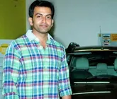 പൃഥ്വിയുടെ പോര്‍ഷെയ്ക്ക് ഫാന്‍സിനമ്പറിന്റെ തിളക്കം