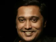 ലെഫ്റ്റ് റൈറ്റ് ലെഫ്റ്റിന് രാഷ്ട്രീയമുണ്ട്