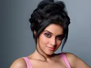 ലിവിങ് ടുഗതറില്‍ താല്‍പര്യമില്ല: അസിന്‍