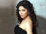 അതിശയിപ്പിക്കുന്ന പുതുലുക്കില്‍ മുക്ത