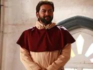  ഈ പുരോഹിതന്‍ ഫാദര്‍ വട്ടോളിയല്ല !