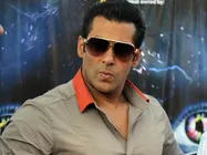 ആരാധകനു വേണ്ടി സല്‍മാന്‍ തന്റെ അംഗരക്ഷകനെ പരസ്യമായി തല്ലി