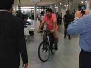 ബിഎംഡബ്ല്യു ഷോറൂമില്‍ മമ്മൂട്ടിയുടെ സൈക്കിള്‍ സവാരി