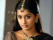 റിയാസ് ഖാന്റെ നായികയായി മീര മടങ്ങിവരുന്നു