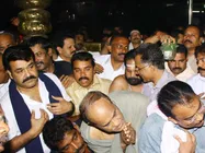 അമ്മയ്ക്ക് വേണ്ടി മോഹന്‍ലാല്‍ മലകയറി; കാണൂ