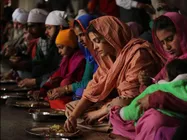 സാധാരണക്കാരിയായി ഒരു നേരത്തെ അന്നത്തിനായി ഐശ്വര്യയെത്തി, ആരാധകര്‍ ഞെട്ടി