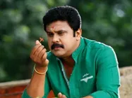 ദിലീപെന്തിന് ഇങ്ങനെ മതവികാരം വ്രണപ്പെടുത്തുന്നു, മുമ്പും ഇത് സംഭവിച്ചിട്ടുണ്ട്