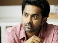 മമ്മൂട്ടിയുടെ വഴിയെ ആസിഫ് അലിയും: പുതിയ സംവിധായകര്‍ക്കാണ് മുന്‍ഗണന