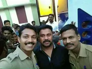 പോലീസുകാര്‍ക്കൊപ്പം ദിലീപിന്‍റെ സെല്‍ഫി, പ്രചരിച്ച ചിത്രത്തിന് പിന്നിലെ സത്യം ഇതാണ് !
