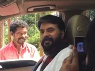 മമ്മൂട്ടിയുടെ കാറിന് കൈകാണിച്ച് നിര്‍ത്തിയ ആരാധകന് അടിച്ചത് സൂപ്പര്‍ ലോട്ടോ! ഇതാണ് മെഗാസ്റ്റാര്‍!