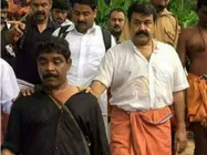 മോഹന്‍ലാലും ആന്‍റണി പെരുമ്പാവൂരും ശബരിമലയില്‍ പോയോ? സോഷ്യല്‍ മീഡിയയിലൂടെ വൈറലായ ചിത്രമിതാ!