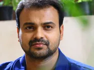 നെഗറ്റീവ് റിവ്യൂ, ഹൈഡ്രജന്‍ ബലൂണ്‍ പറത്തി വിജയിപ്പിക്കുന്ന മാതൃഭൂമിയോട് ചാക്കോച്ചന് പറയാനുള്ളത് കാണൂ