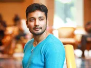 അച്ഛനും അമ്മയുമുള്‍പ്പടെ 500 ലധികം പേര്‍ കുരുങ്ങിക്കിടക്കുന്നു! സഹായം അഭ്യര്‍ത്ഥിച്ച് മുന്ന!