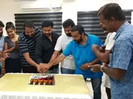 പ്രണവും ദിലീപും ചേര്‍ന്ന് കേക്ക് മുറിച്ചു!  സോഷ്യല്‍ മീഡിയയിലെ തരംഗമായി ആഘോഷ ചിത്രങ്ങള്‍! കാണൂ!