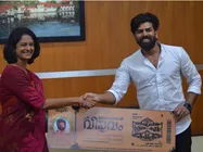 ഫ്രഞ്ച് വിപ്ലവം തിയറ്ററുകളിലേക്ക്; ആദ്യ ഫാന്‍സ് ഷോ ടിക്കറ്റ് കളക്ടര്‍ വാസുകിക്ക്‌