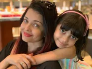 ഭാര്യയുടെയും മകളുടെയും ഫോട്ടോയ്ക്ക് അഭിഷേക് ബച്ചന്‍ നല്‍കിയ ക്യാപ്ഷന്‍ 