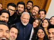    ബോളിവുഡ് താരങ്ങളോടൊപ്പം മോദി!! രൺവീർ സിങ്ങിന്റെ  സെൽഫി വൈറലാകുന്നു...