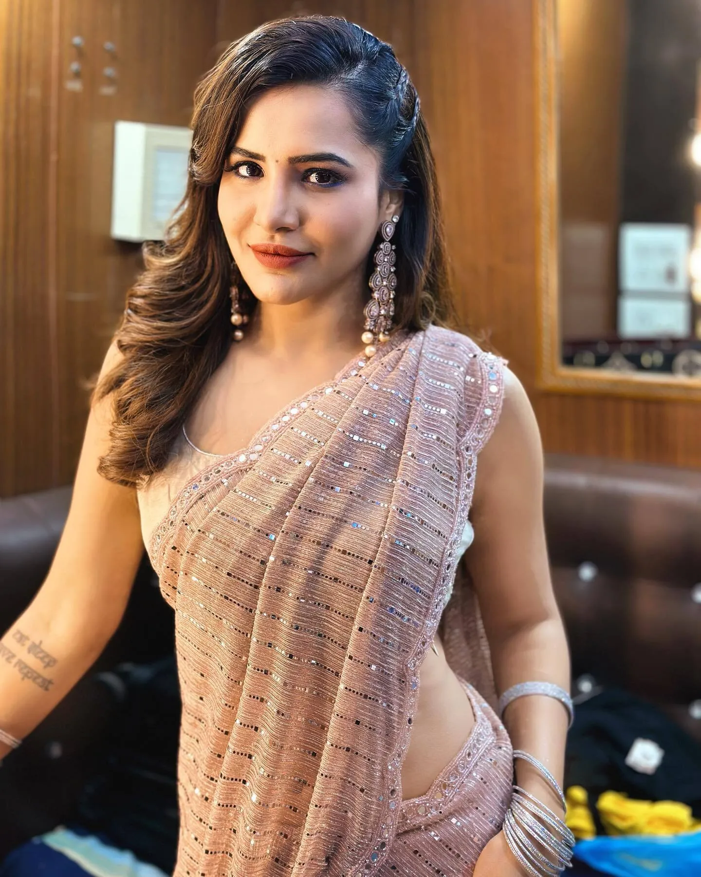 ashu-reddy-latest-stunning-pictures-gone