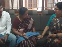 இனிமே யாருக்கும் இப்படி நடக்க கூடாது.. நடிகை அம்பிகாவிடம் கதறி அழுத ரிதன்யாவின் தாய்!