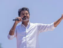 Vote For TVKனு கேட்ட விஜய் ரசிகர்கள்.. விஜய் ஸ்டைலில் முத்தம் கொடுத்த நடிகர்.. அடடே இது நல்லாருக்கே!