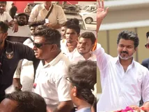 Vijay: எஸ்கேப் ஆன விஜய் பவுன்சர்.. விஜய்யை கேள்வி கேட்டதால் தாக்கப்பட்ட பத்திரிகையாளர்!