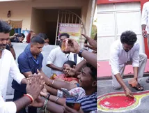 Vijay: விசில் கோலம் போட்டு.. பெரம்பூரில் வீடு வீடாக பிரசாரம் செய்யும் விஜய்.. மனுஷன் மிரட்டுறாப்ளயே!