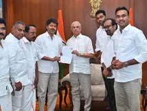 ஆட்சி அமைக்க உரிமை கோரினார் விஜய்.. ஆளுநரே விஜய் ஸ்டைலில்தான் இருக்காரேப்பா.. 