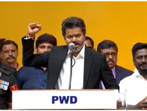 கோட்டைக்கு செல்லும் முன்பே.. பதவியேற்பு விழாவில் விஜய் போட்ட முதல் கையெழுத்து!
