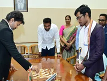 முதலமைச்சர் விஜய் செம ஜாலி.. பிரக்ஞானந்தவுடன் செஸ் ஆட்டம்.. என்ன ரிசல்ட் தெரியுமா?