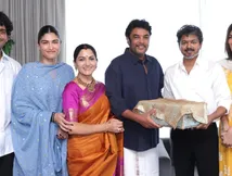 பர்த்டே கேக் புதுசா? பழசான்னு? நோண்டாதீங்க.. குஷ்பு மகள் திருமணத்தில் இருக்கு தளபதி கச்சேரி!