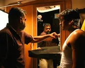 ஹய்யோ..முட்டிக்கிச்சி முட்டிக்கிச்சி சண்டை!