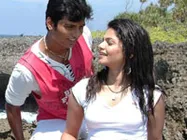 கிளாமருக்குப் பயந்த அனுயா