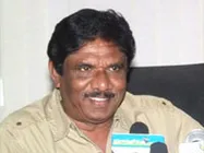 ஒரு பெண்மணிக்காக ஆயிரக்கணக்கான தமிழர்களைக் கொல்வதா? - பாரதிராஜா ஆவேசம்
