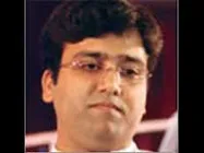 மகனைக் கடத்தியதாக கணவர் மீது பாடகர் திப்பு தங்கை புகார்