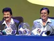 ஸ்ரீவைகுண்டம் அருகே கார் விபத்து-மதன்பாப் காயம்!