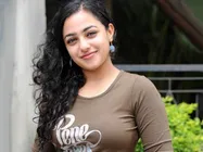 ஜவுளிக்கடை திறப்பு விழாவில் 180 பட நாயகி நித்யா மேனனிடம் வாலிபர் சில்மிஷம்