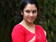 மலையாள நடிகை ஜோதிர்மயிக்கு விவாகரத்து கிடைத்தது