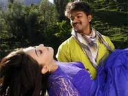 வேலாயுதம் பட பேனர்களை கிழித்து பெங்களூரில் கன்னட அமைப்பு போராட்டம்