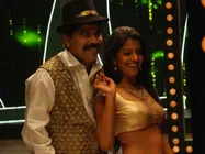 கண்ணா லட்டு தின்ன ஆசையா டிக்கெட்டுடன் வந்தா சிகிச்சை ஃப்ரீ: பவர்ஸ்டார் ஆஃபர்