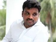 நடிக்க வந்து காதலியாக மாறிய ஹீராவை மணக்கிறார் 'ஈரம்' அறிவழகன்!